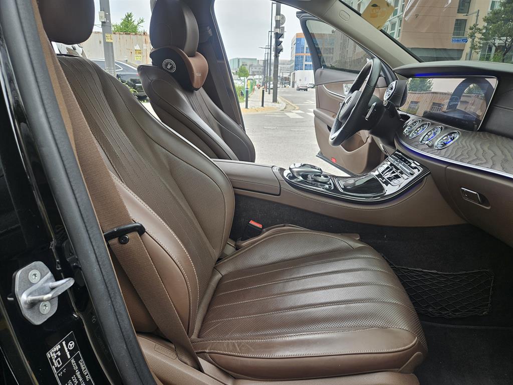 Mercedes Benz E class - Vista 10