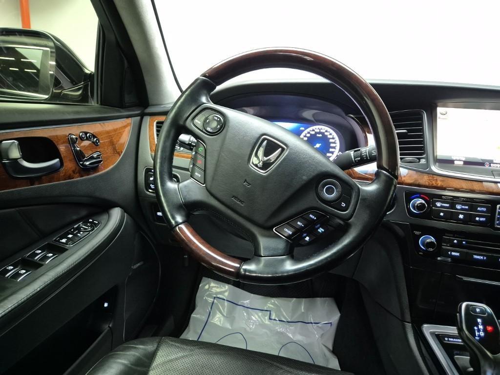 HYUNDAI Equus - Vista 9