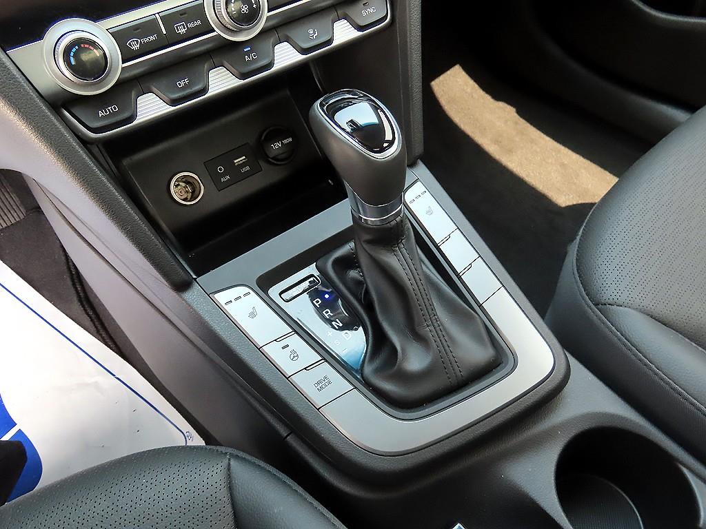 HYUNDAI Avante - Vista 10