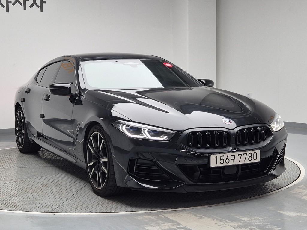 BMW 8 Series - Vista 4
