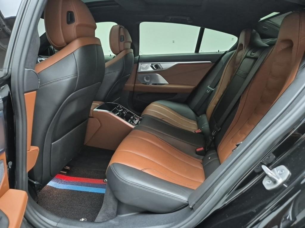 BMW 8 Series - Vista 12