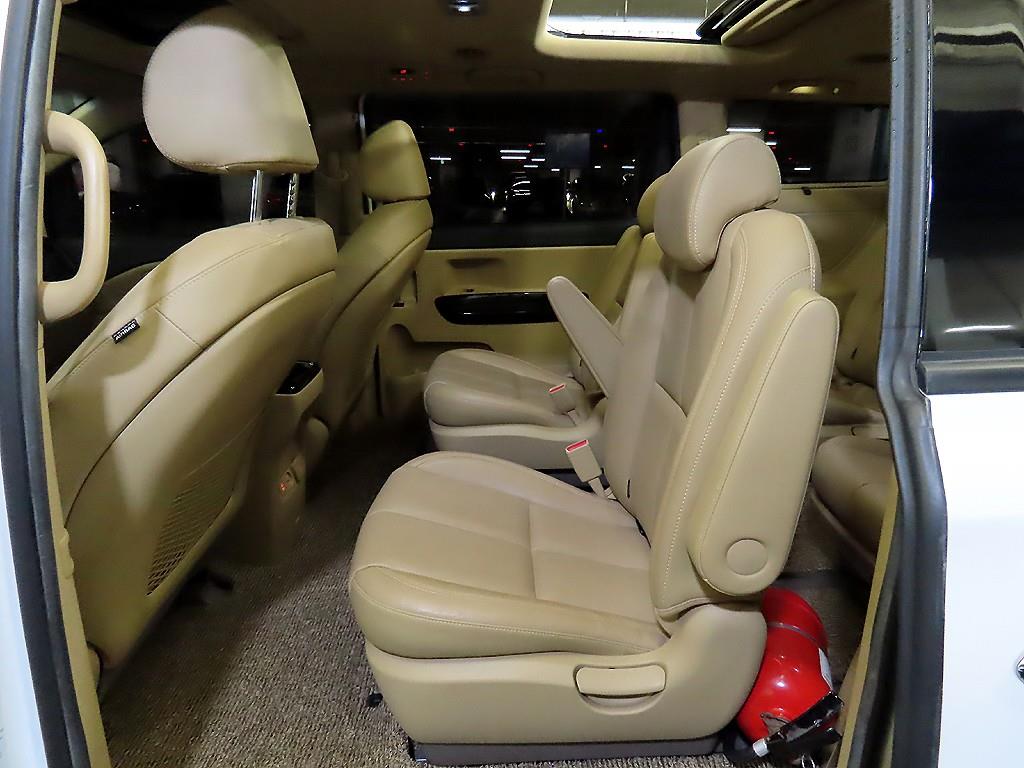 KIA Carnival - Vista 7