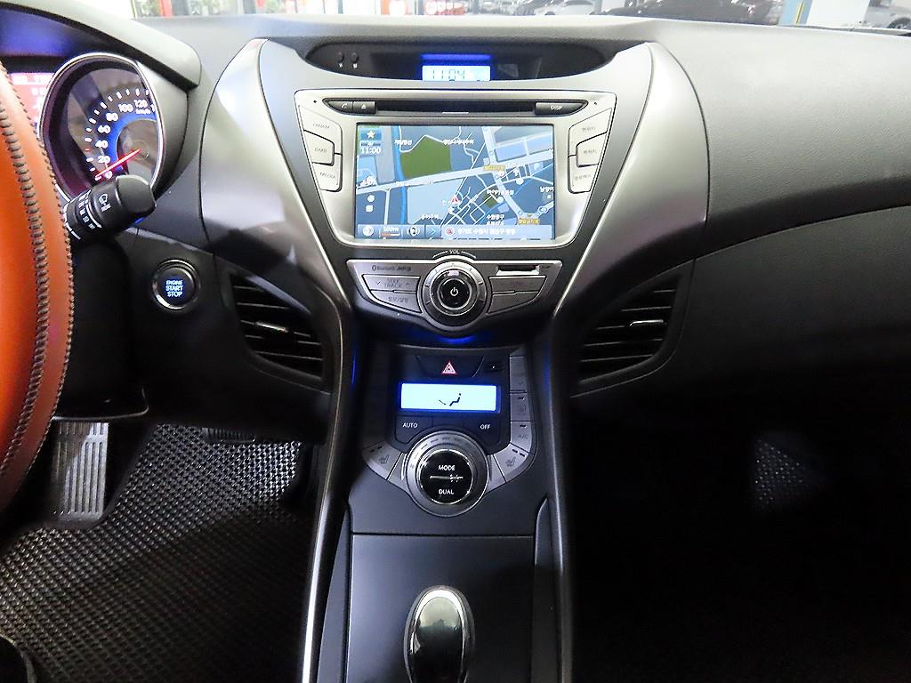 HYUNDAI Avante - Vista 11