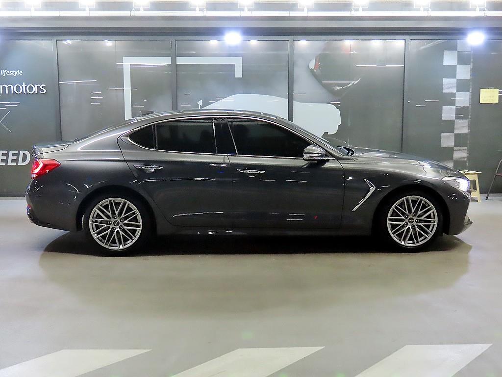 Genesis G70 - Vista 3
