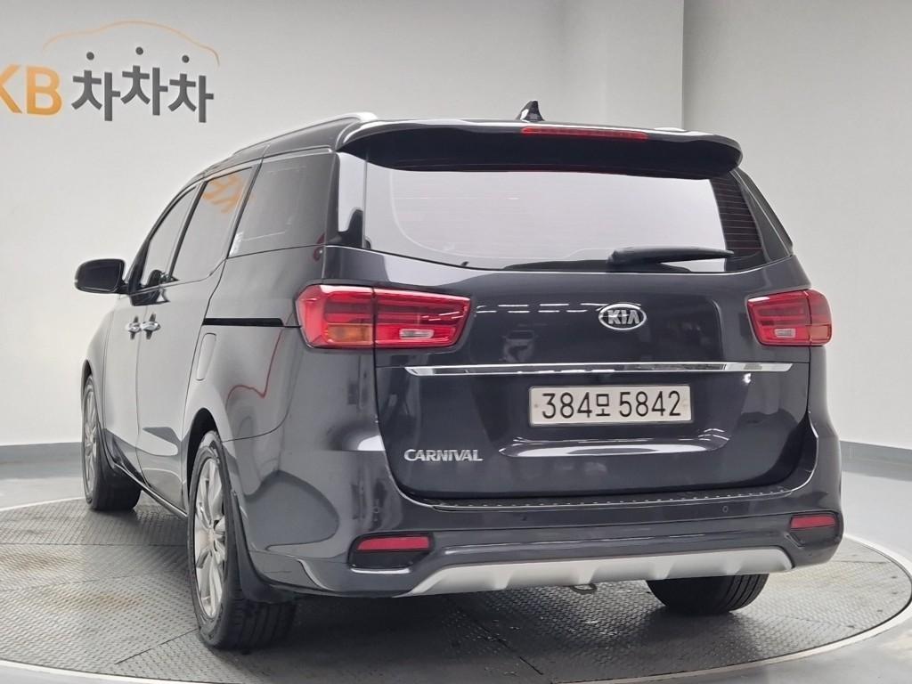 KIA Carnival - Vista 2