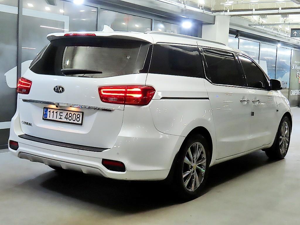 KIA Carnival - Vista 4