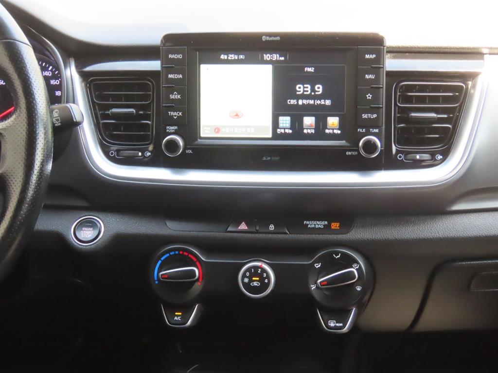 KIA Stonic 2018 Blanco - Importación desde Corea - HF Imports Iquique - Foto 9