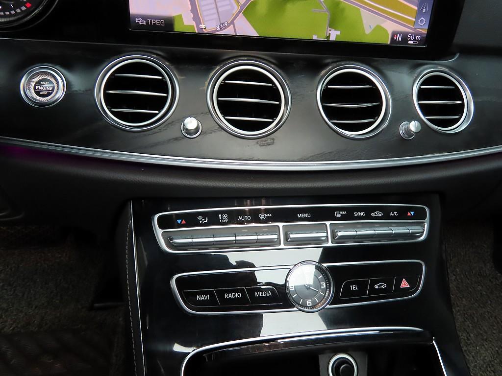 Mercedes Benz E class - Vista 10
