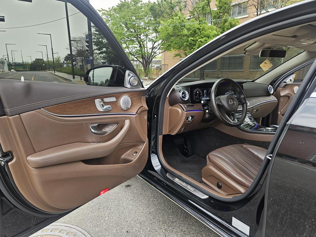 Mercedes Benz E class - Vista 7