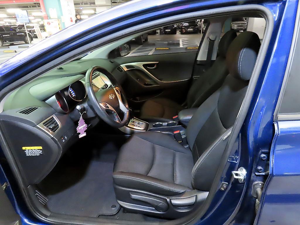 HYUNDAI Avante - Vista 6