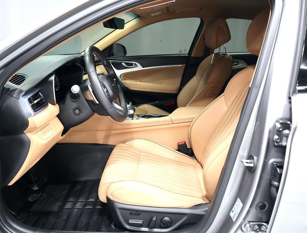 Genesis G70 - Vista 9