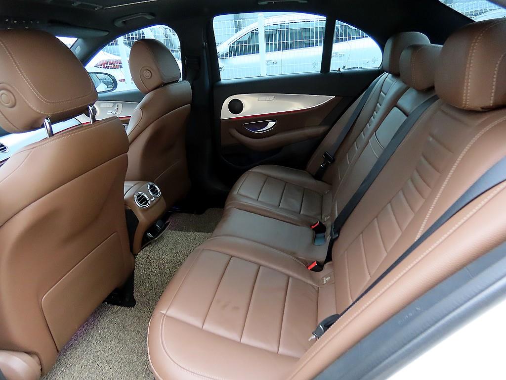 Mercedes Benz E class - Vista 6
