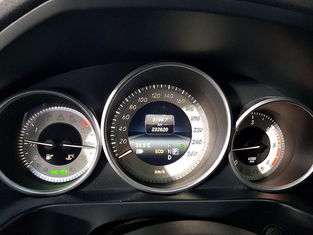 Mercedes Benz E class - Vista 7