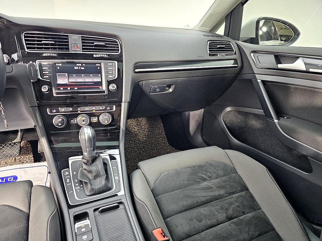 Volkswagen Golf - Vista 10