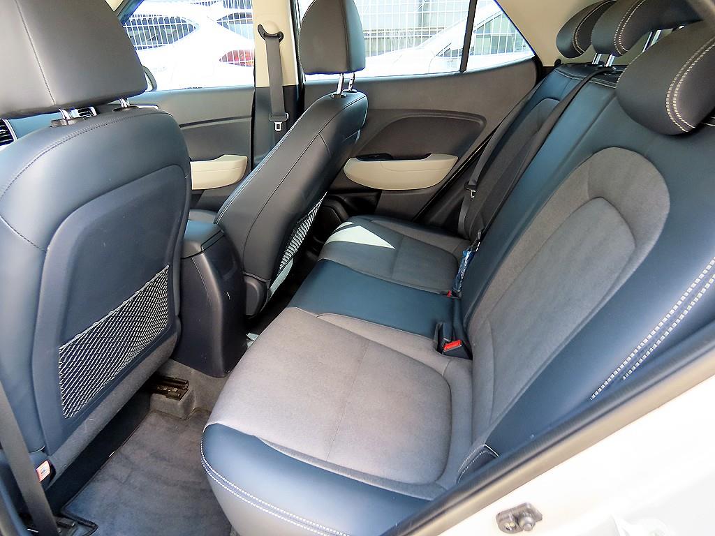 HYUNDAI Venue - Vista 6