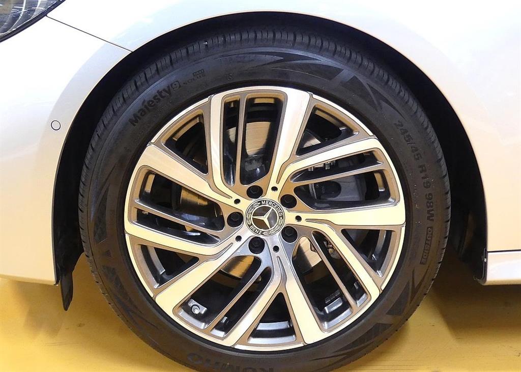 Mercedes Benz E class - Vista 9