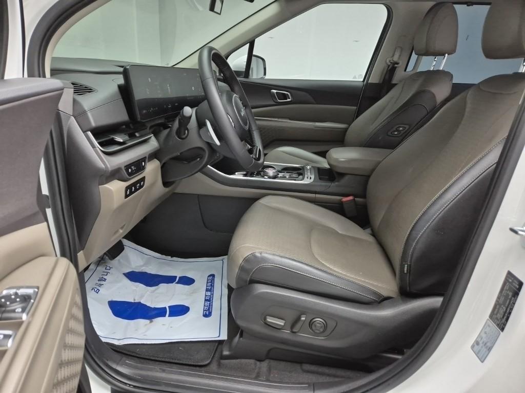 KIA Carnival - Vista 11
