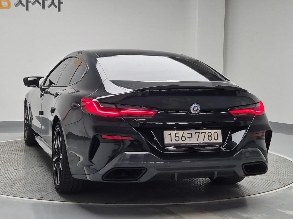 BMW 8 Series - Vista 2