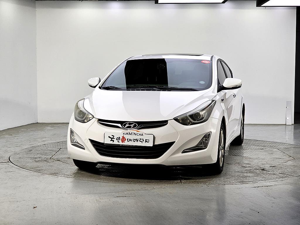 HYUNDAI Avante - Vista 2