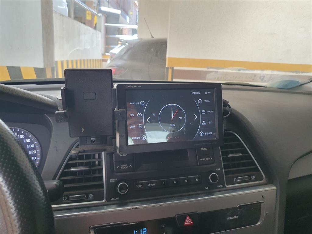 HYUNDAI Sonata - Vista 12