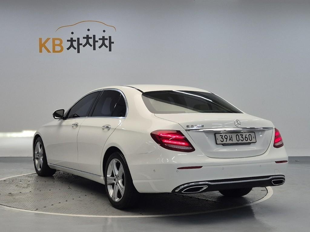 Mercedes Benz E class - Vista 2