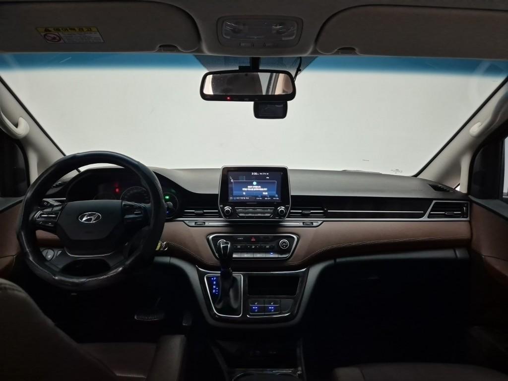 HYUNDAI Starex - Vista 7