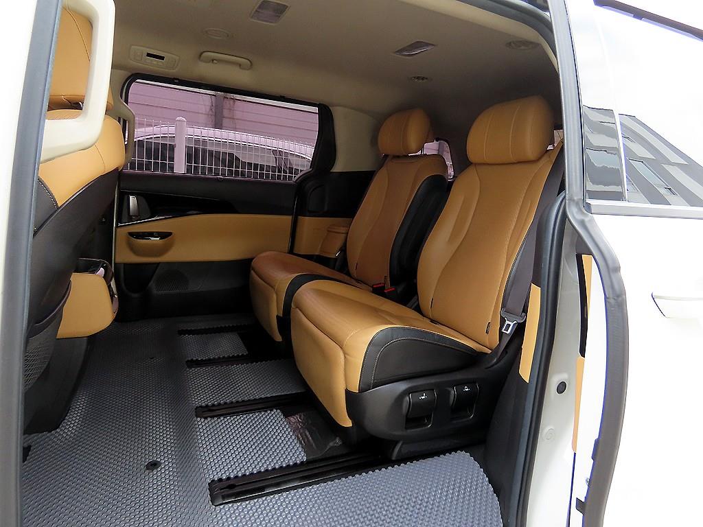 KIA Carnival - Vista 6