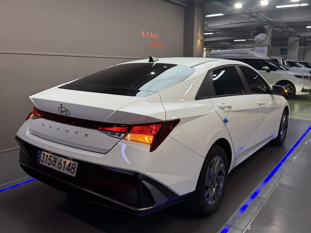 HYUNDAI Avante - Vista 2