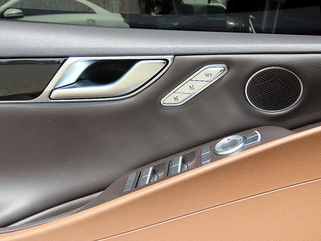 Genesis G80 - Vista 12