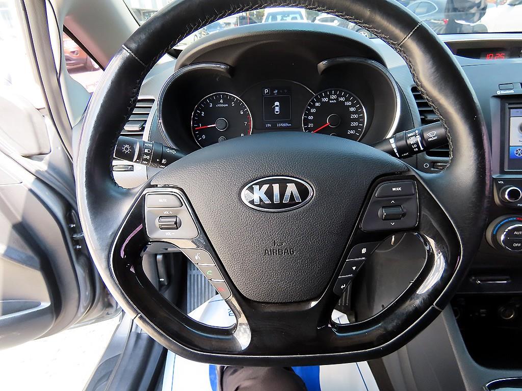KIA K3 - Vista 8