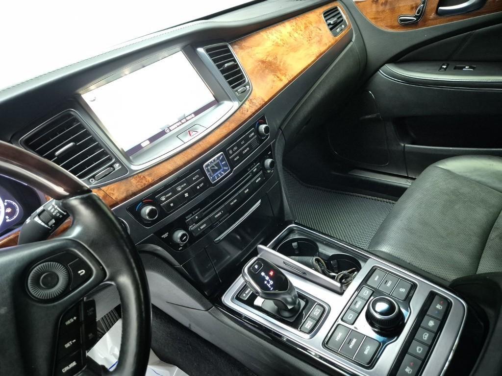 HYUNDAI Equus - Vista 10