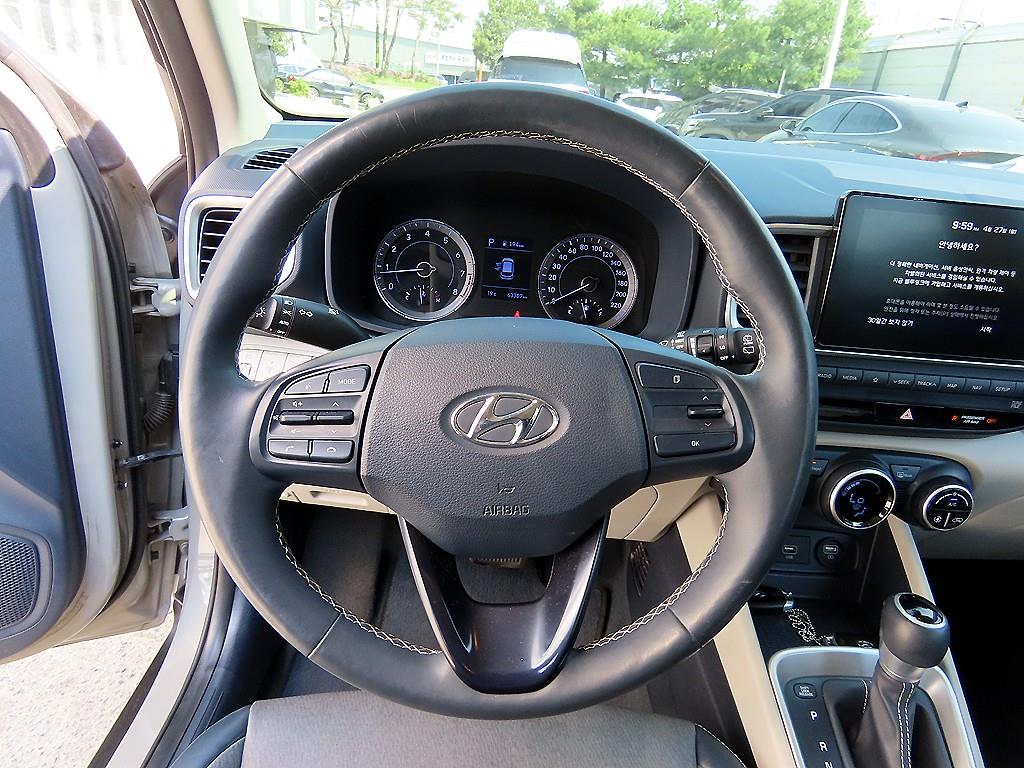 HYUNDAI Venue - Vista 8