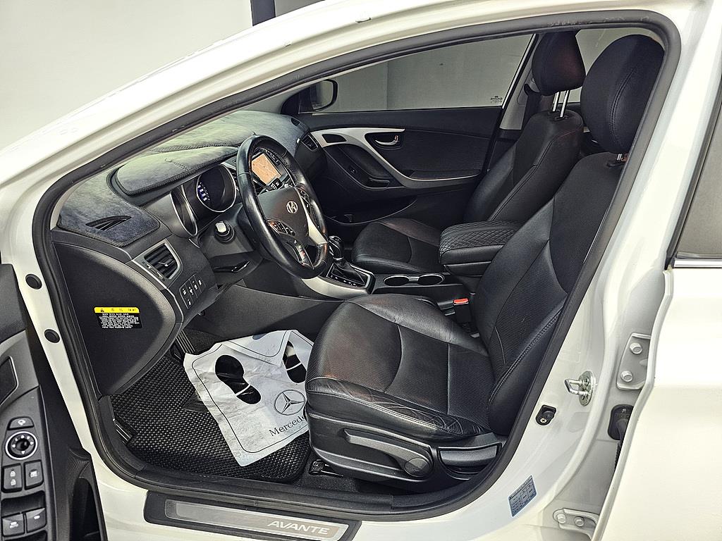 HYUNDAI Avante - Vista 8
