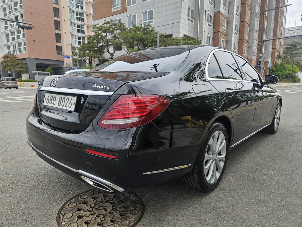 Mercedes Benz E class - Vista 5