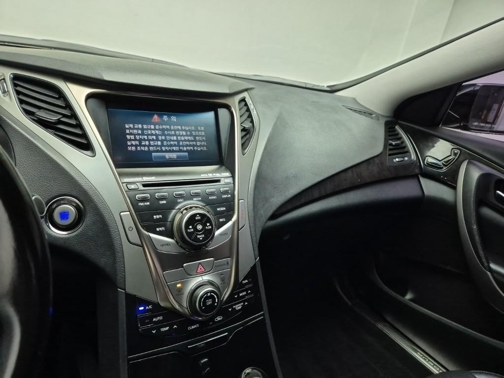 HYUNDAI Grandeur - Vista 10