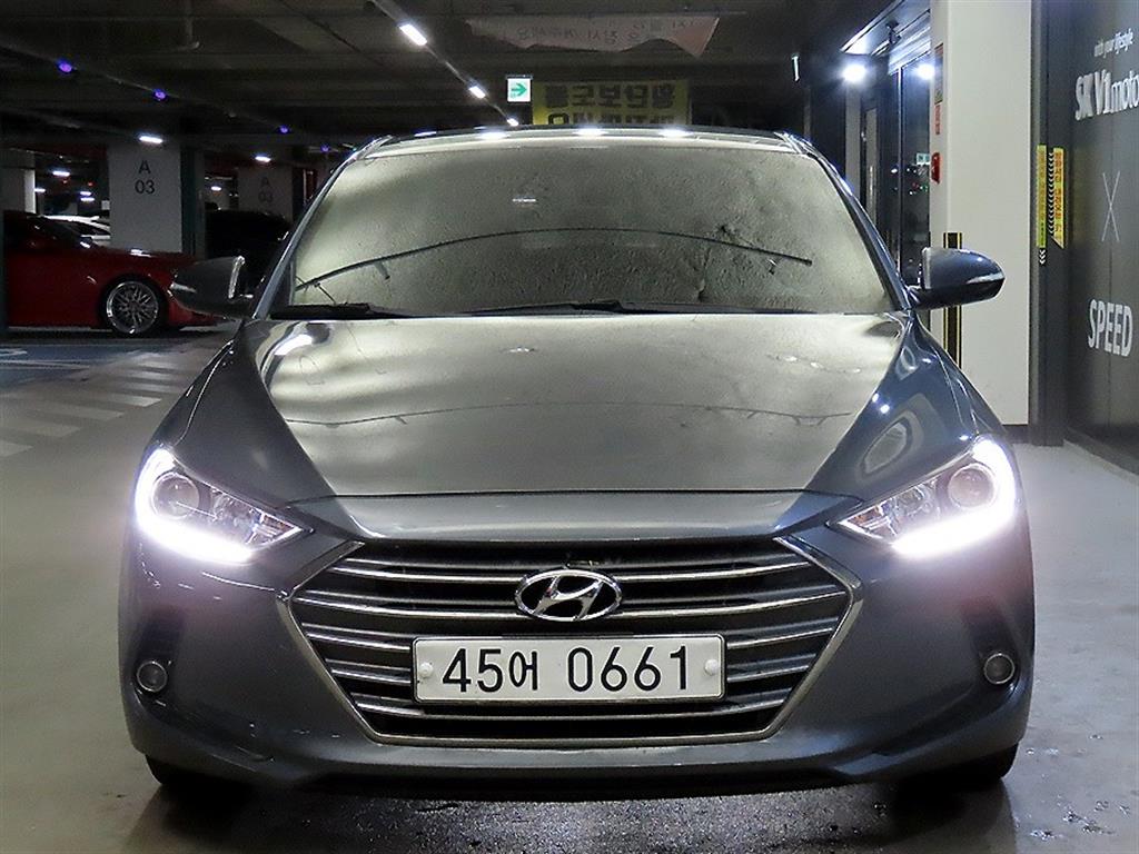 HYUNDAI Avante - Vista 2