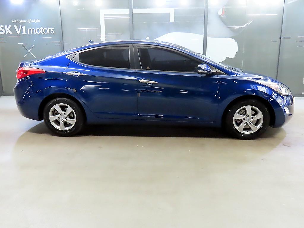 HYUNDAI Avante - Vista 3
