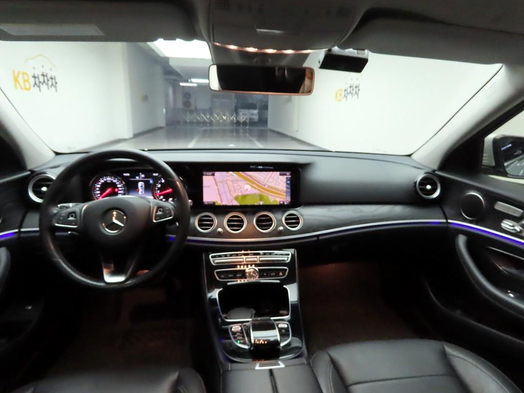 Mercedes Benz E class - Vista 7