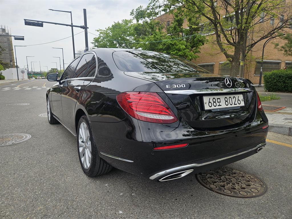Mercedes Benz E class - Vista 3