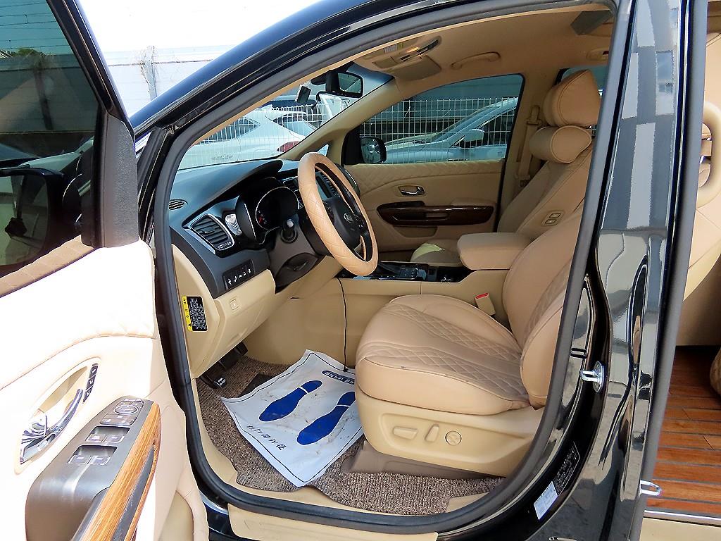 KIA Carnival - Vista 5