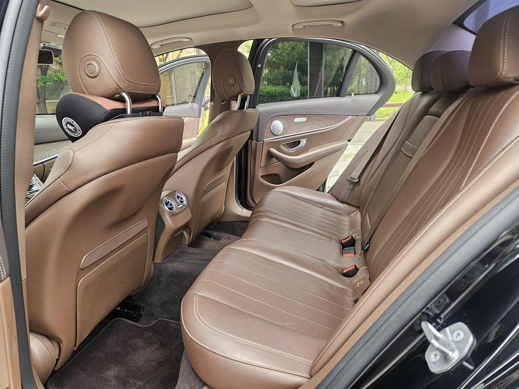 Mercedes Benz E class - Vista 8