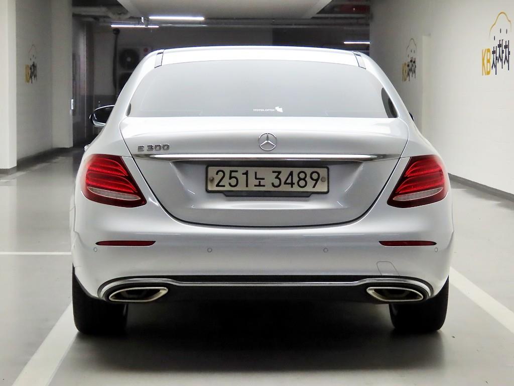 Mercedes Benz E class - Vista 3