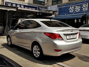 HYUNDAI Accent - Vista 8
