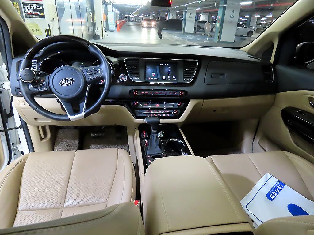 KIA Carnival - Vista 10
