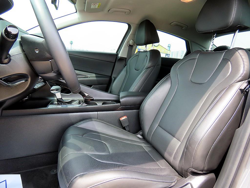 HYUNDAI Avante - Vista 5