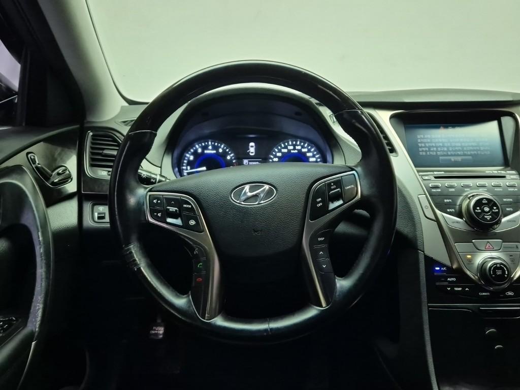 HYUNDAI Grandeur - Vista 9