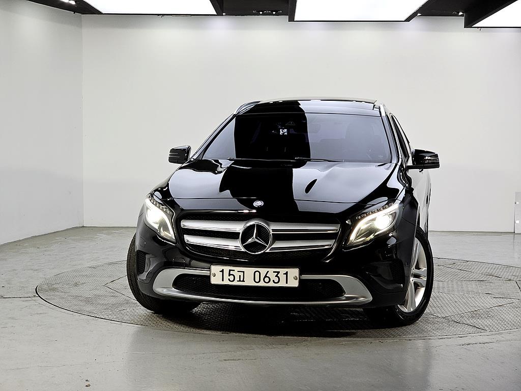 Mercedes Benz GLA Class - Vista 2