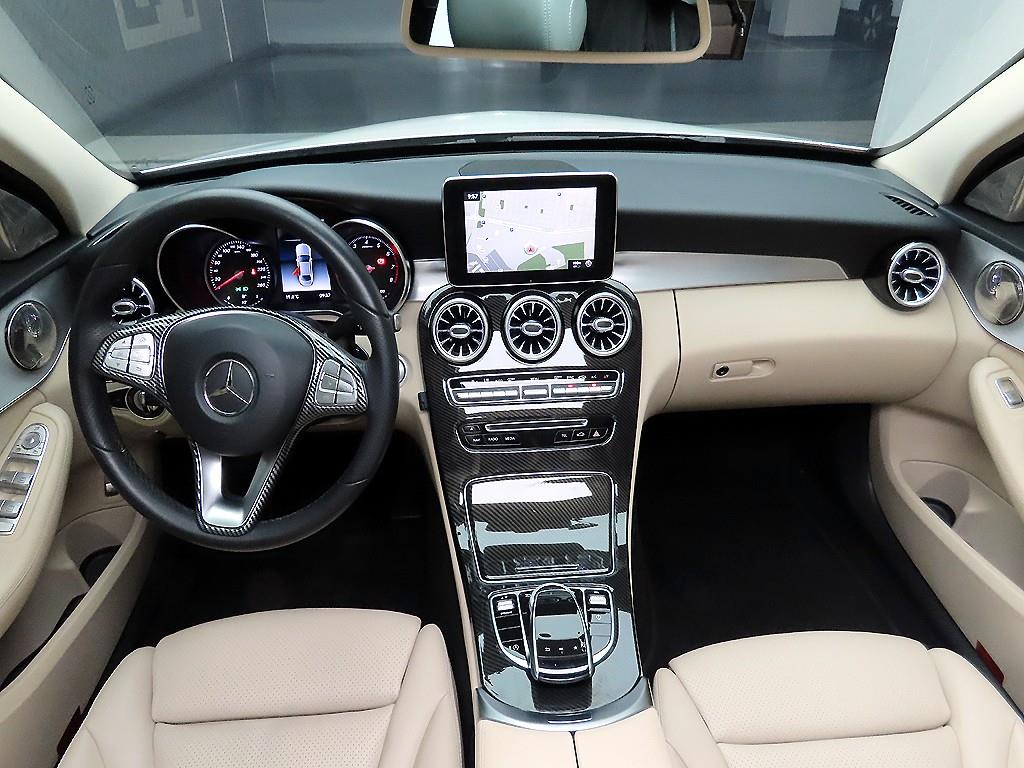 Mercedes Benz C Class - Vista 8