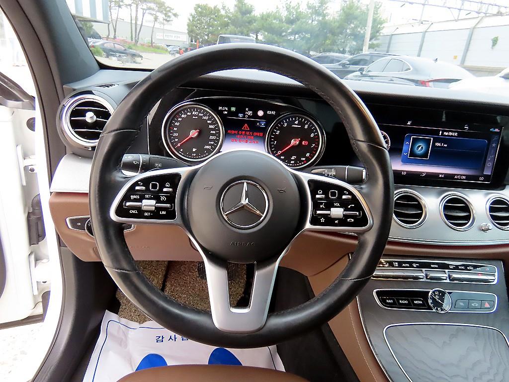 Mercedes Benz E class - Vista 8