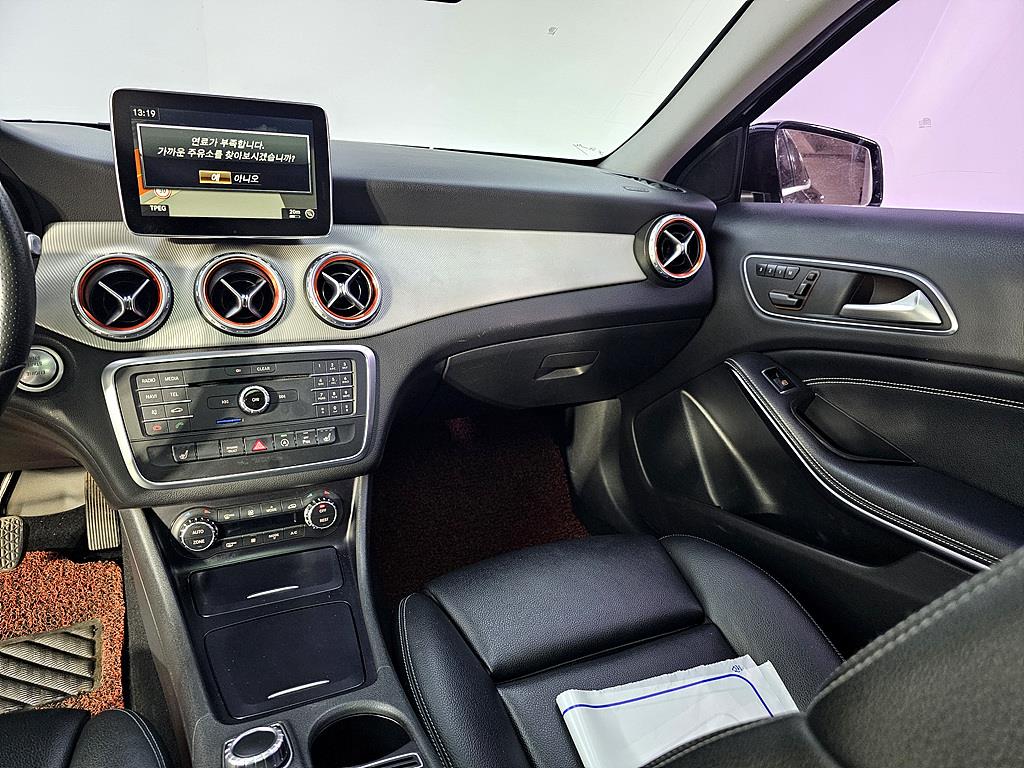 Mercedes Benz GLA Class - Vista 10